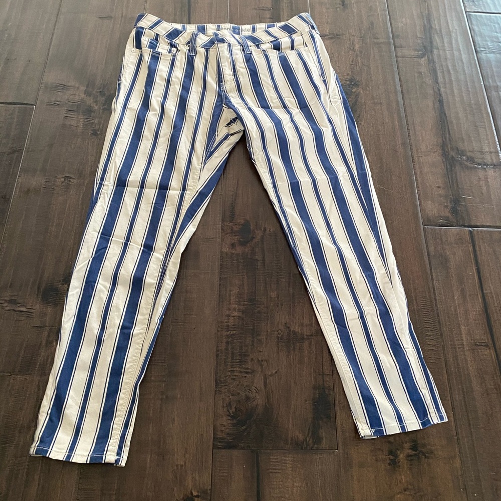 Striped pant, good condition.